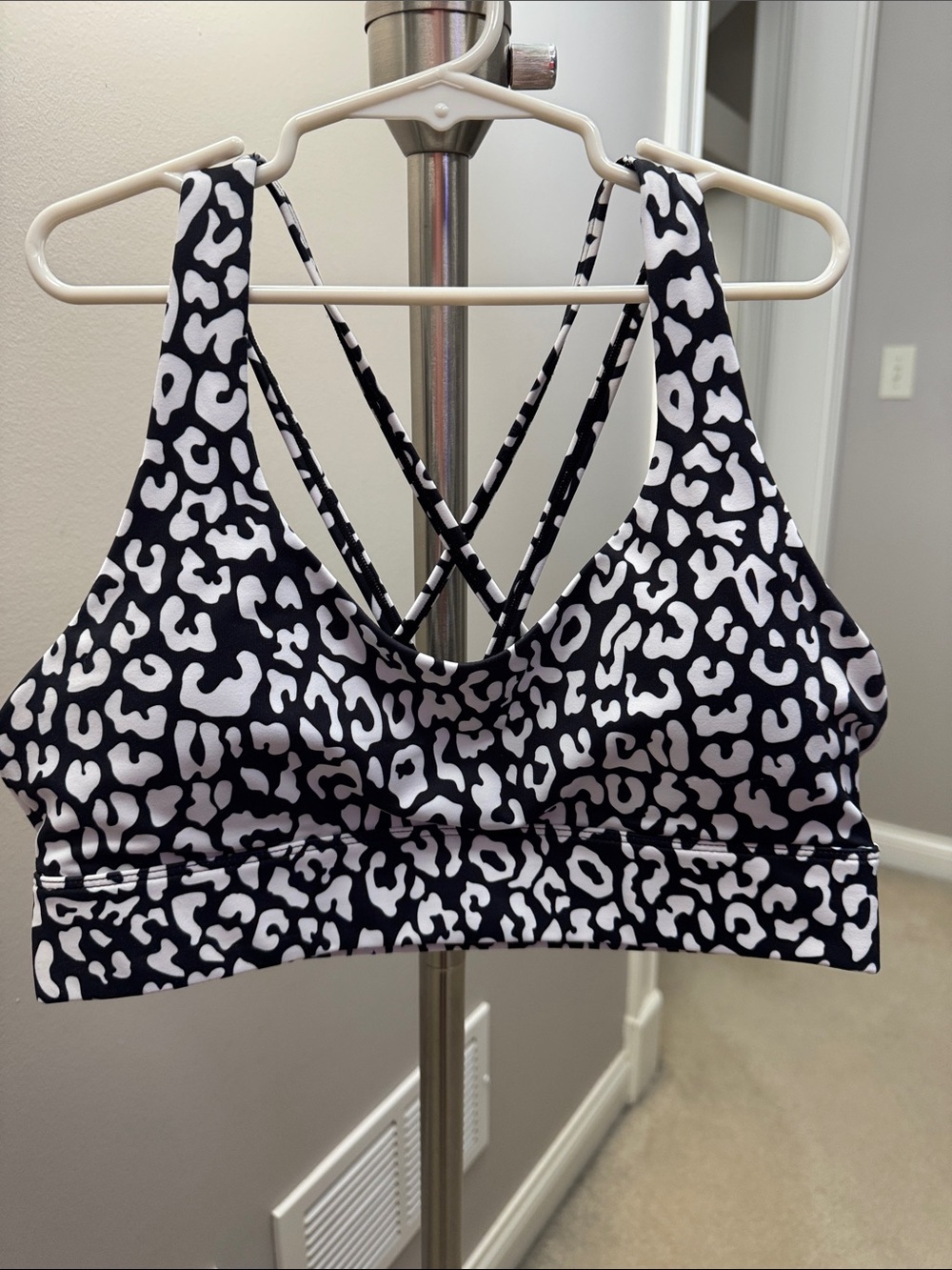 ZYIA Black & White Leopard-Print Strappy Sports Bra